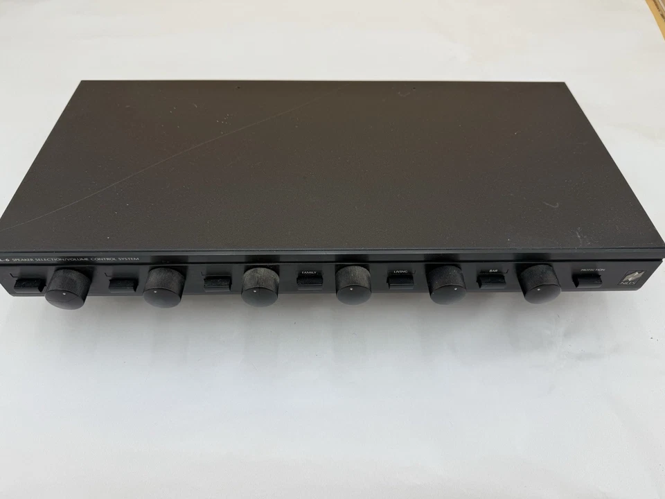 Sistema de control de volumen/selección de altavoces Niles SVL-4 4 Foto 4 de 4