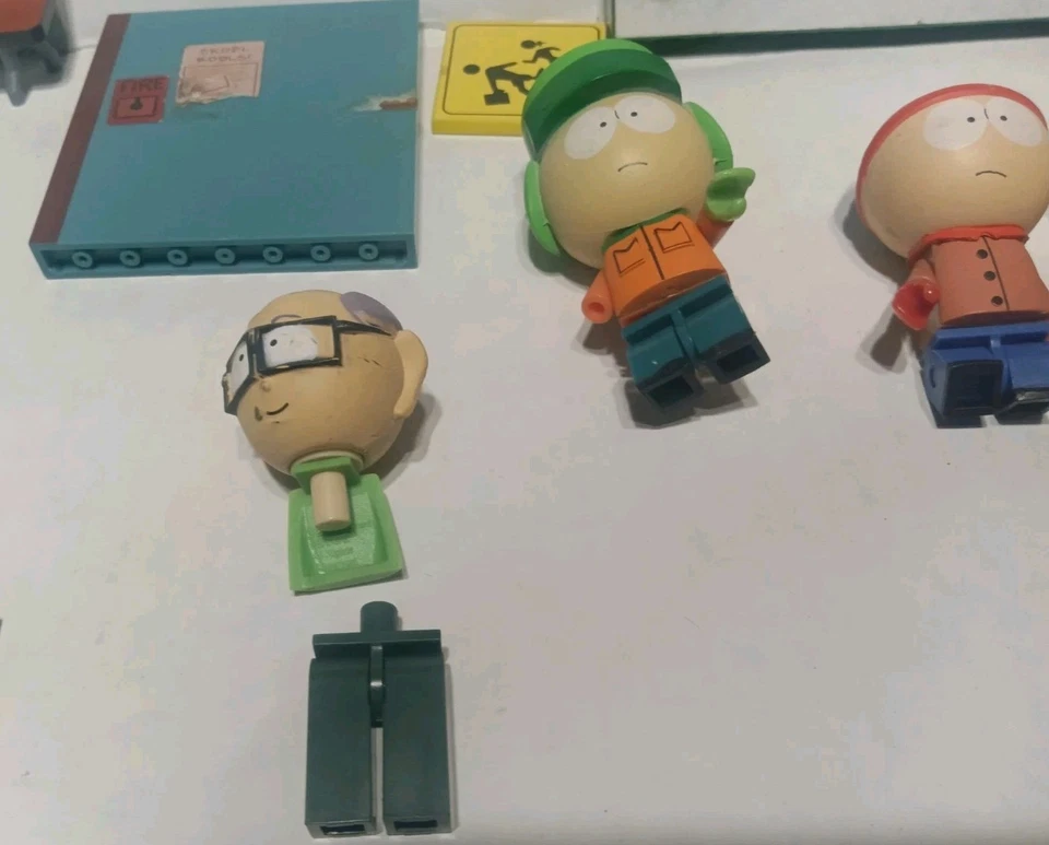 Juegos de juguetes South Park McFarlane incompletos algunas piezas de parada de autobús y aula Foto 4 de 4