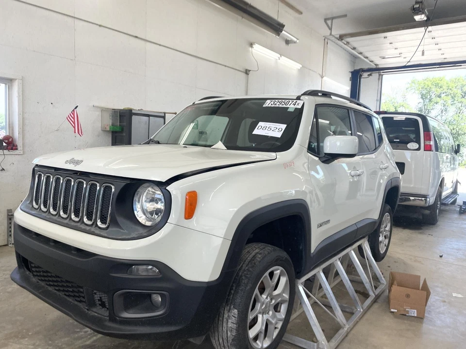 Espejo retrovisor derecho usado se adapta a: Jeep Renegade 2017 pintado eléctrico térmico sin giro si Foto 3 de 4