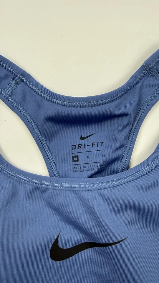 Sujetador deportivo Nike para mujer azul medio Dri-FIT Swoosh espalda deportiva entrenamiento atlético Foto 2 de 4