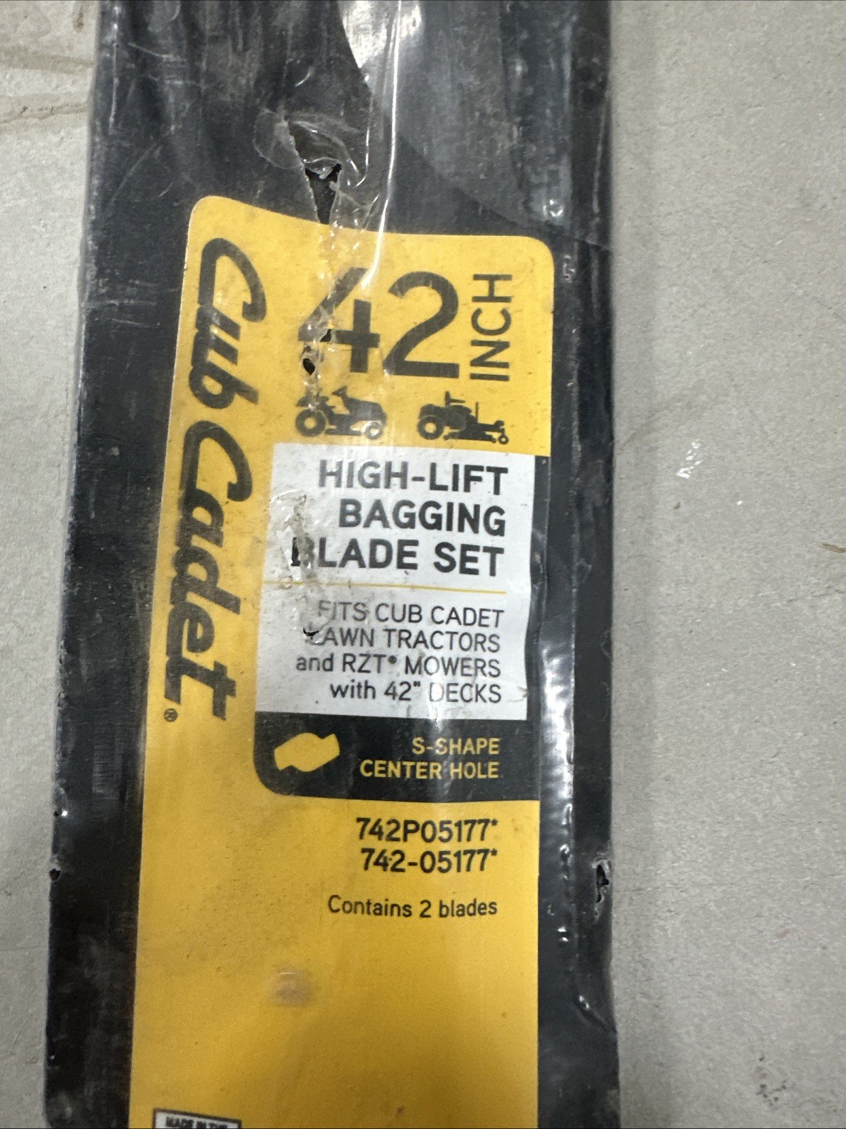 Cub Cadet Riding Lawn Mowers High Lift Blade Set S-Shape Center 42 in. Length Z
