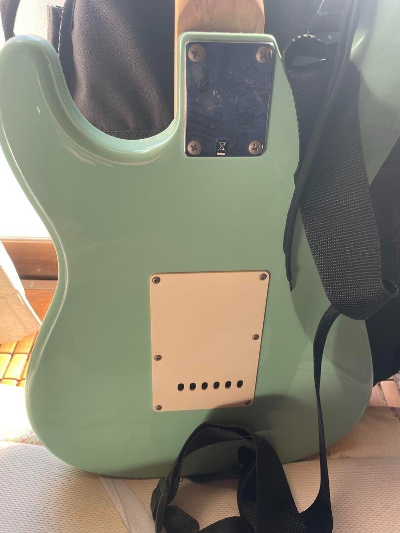 Squier アフィニティシリーズ　ストラトキャスター ミントグリーン Amazon | Squier by Fender FSR Affinity Stratocaster White