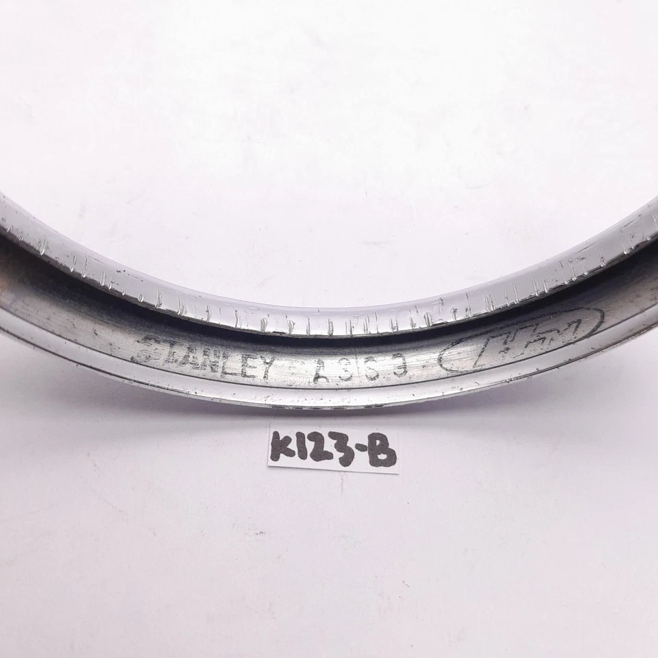 LUZ DE CABEZA DE LLANTA HONDA C100 CA100 C102 CA102 C105T C110 C115 CZ100 NOS  Foto 3 de 4