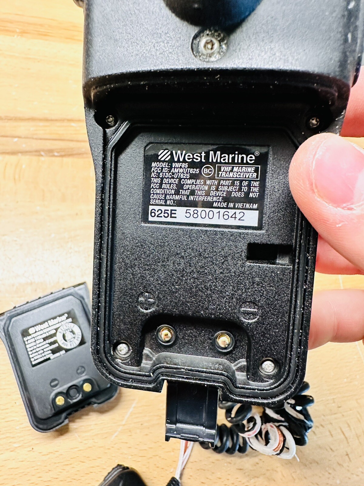 (N) West Marine VHF85 Handheld Submersible VHF Radio eBay