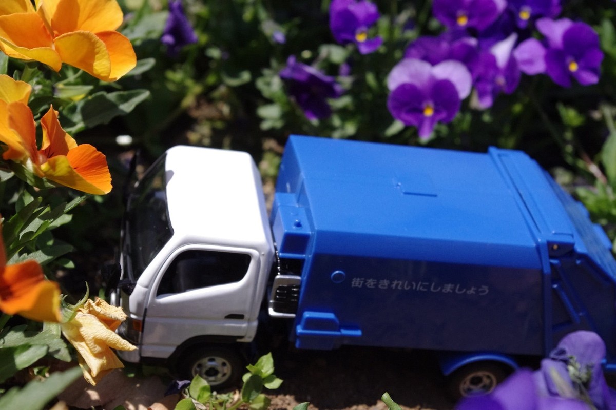 AGATSUMA Diapet DK-5106 1/43 scale Mitsubishi Fuso Canter Sweeper