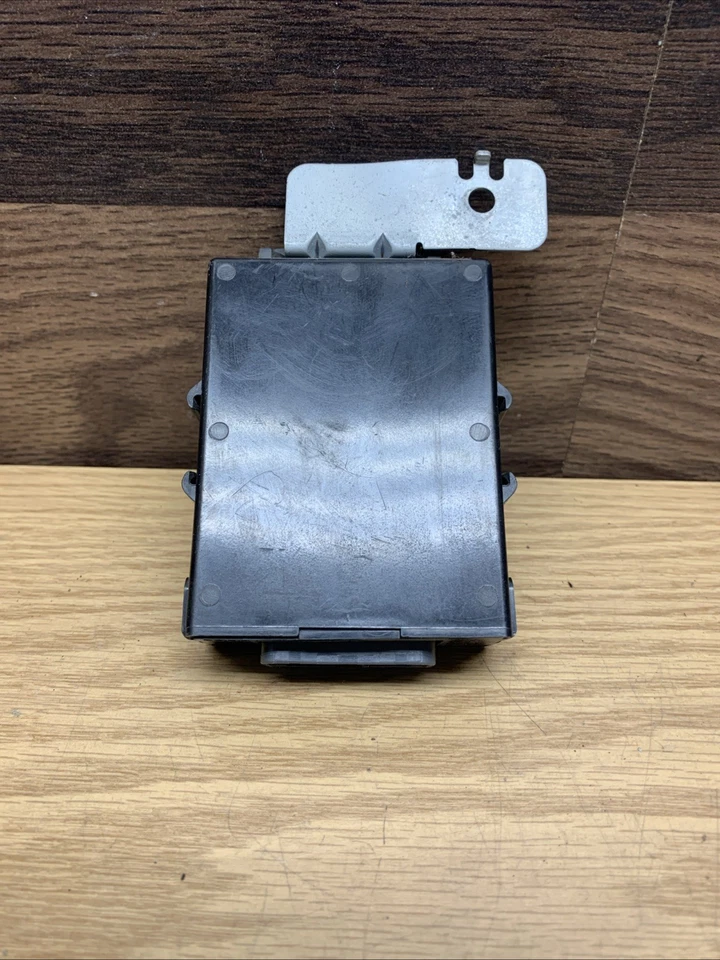 2001 - 2003 Suzuki Grand Vitara Keyless Entry Control Module 37191-66D00 - Image 4 of 4