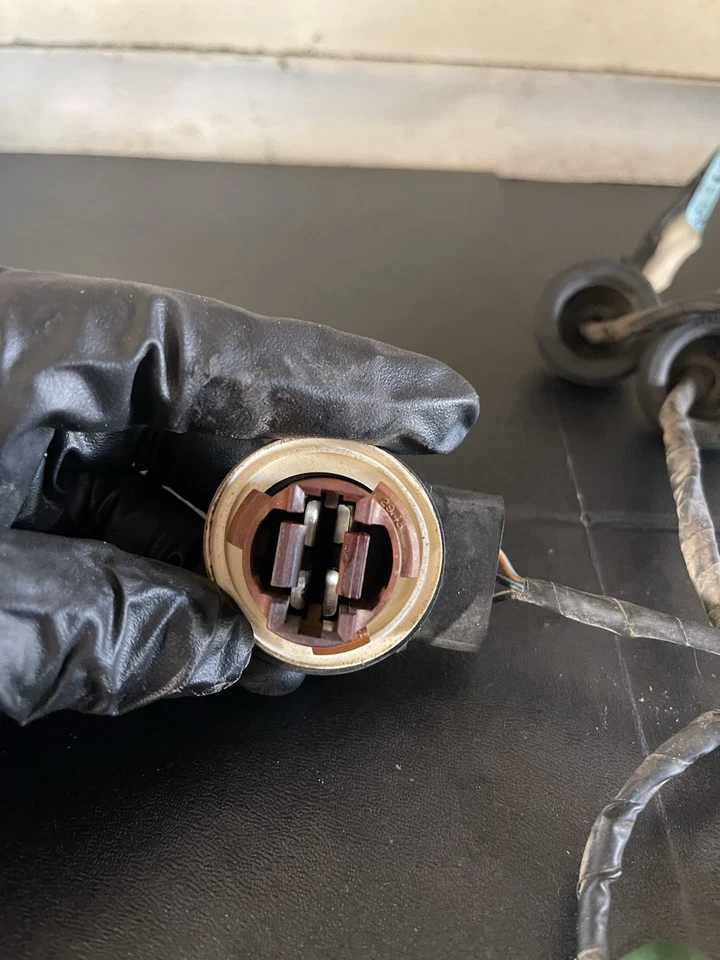 Lincoln LS Rear Right Passenger Side Outer Tail Light Wiring Harness 2003-2006 - Image 3 of 4