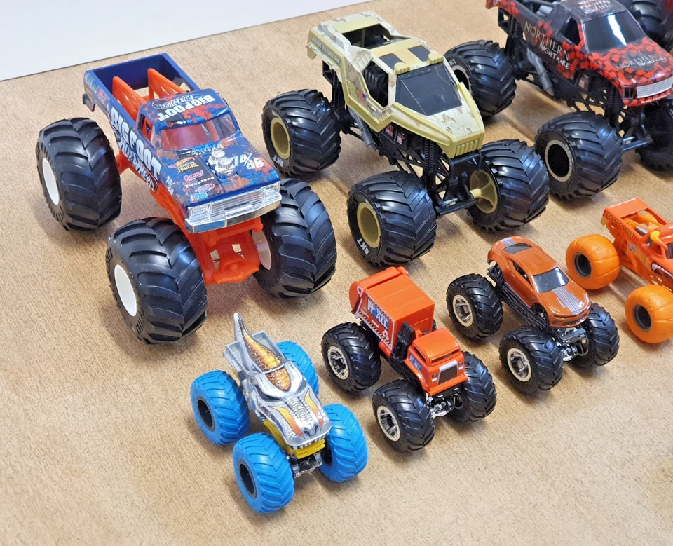 Hot Wheels Monster Jam Bundle 13 Trucks - 1:24 & 1:64 Scale - Mixed Lot Diecast - Image 2 of 4