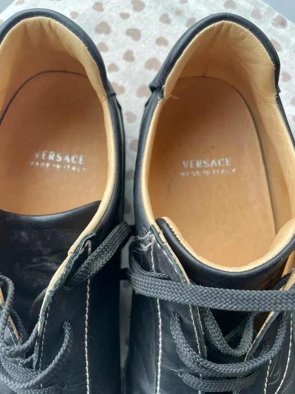 Excelentes zapatos de cuero Versace 45 para hombre