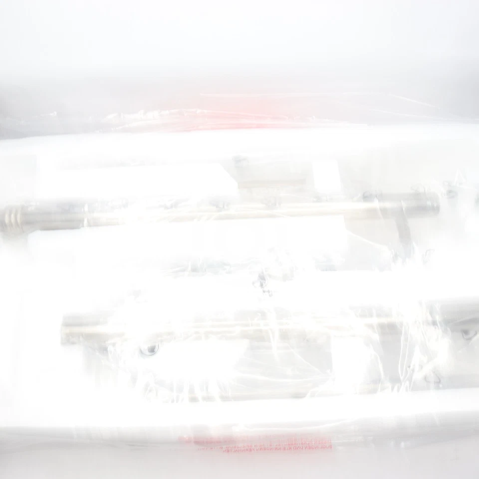 Toallero de pie estilo S Gatco níquel satinado 38" H 558863 Foto 3 de 4