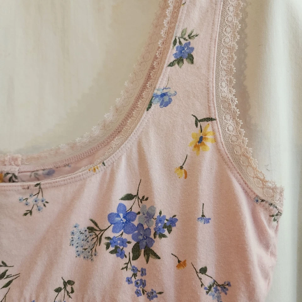 Top sin mangas floral recortado rosa pálido Forever 21 talla L juniors mezcla de algodón  Foto 4 de 4