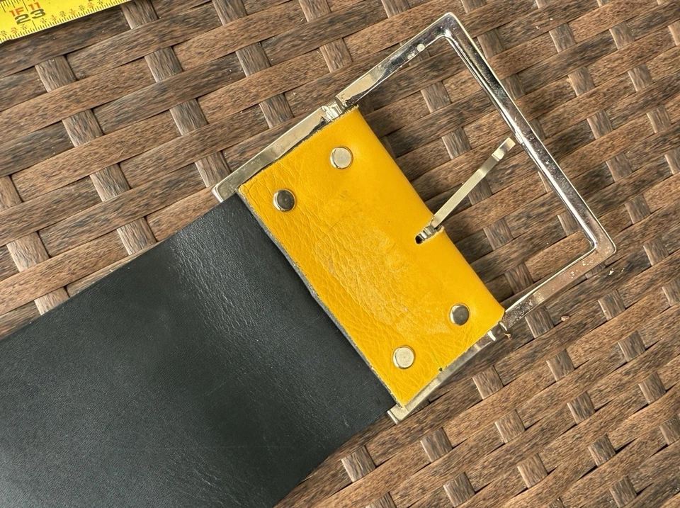 Cinturón liso vintage de cuero amarillo mostaza cintura ancha. Joed Talla Mediana Grande Foto 4 de 4