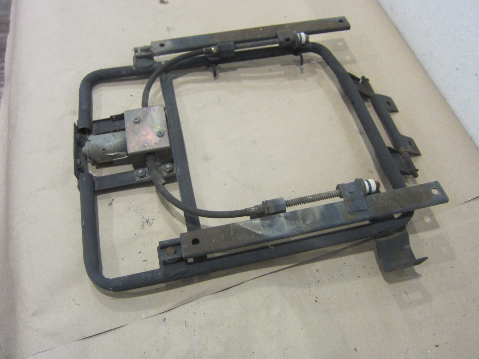 Bentley Arnage 1999 -  LH Rear Seat Rails /Motor