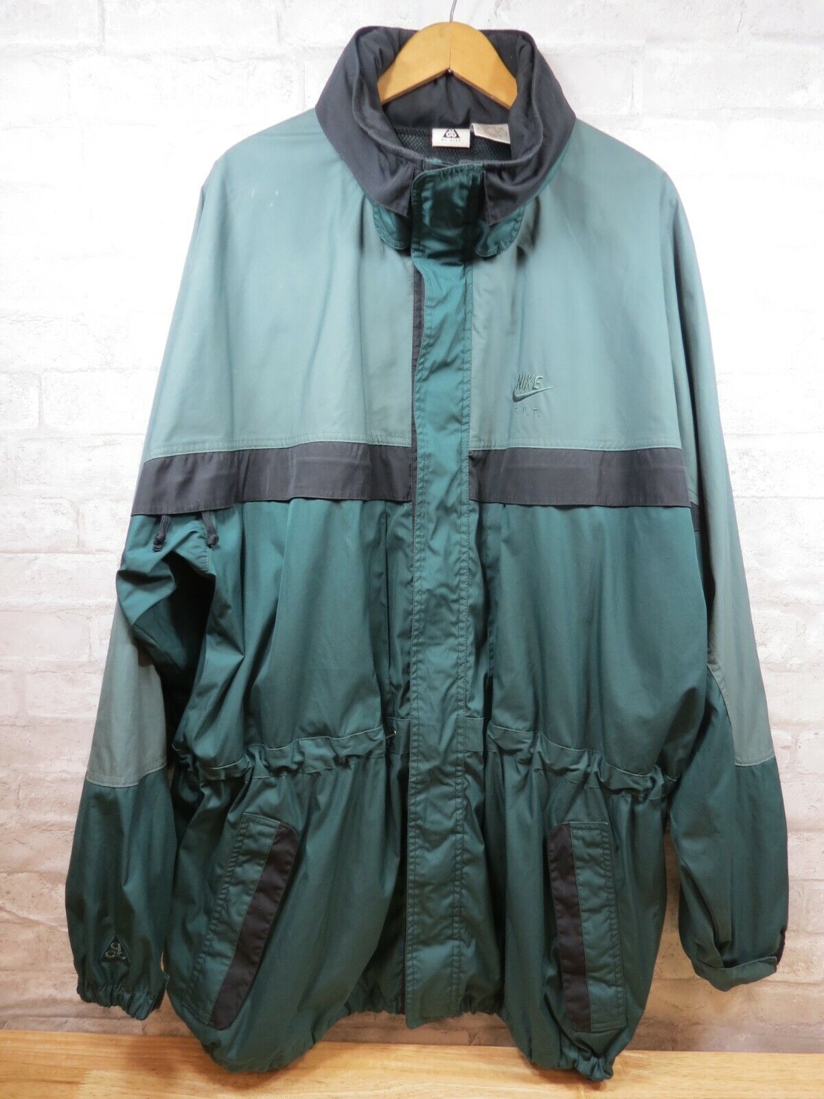 Vintage Nike acg