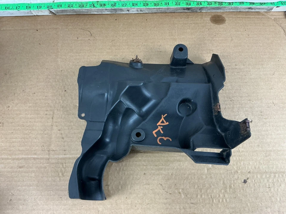 BMW 535i xDrive 2011-2016 cubierta de cremallera de dirección delantera derecha protector contra salpicaduras OEM Foto 3 de 4