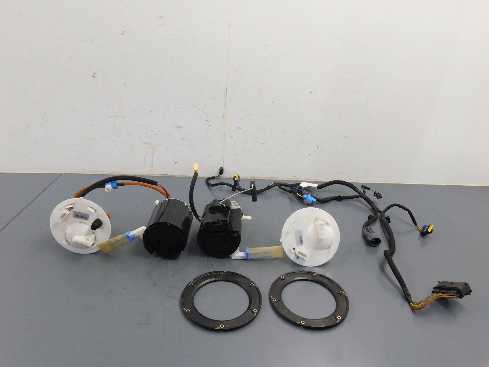 2016 15 17 18 19  McLaren 570S 570 Fuel Pump / Sending Unit / Harness #0408 Q5
