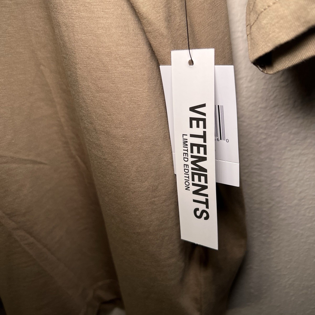 Vetements Men's Beige T-Shirt Size XL LIMITED EDITION By Drill