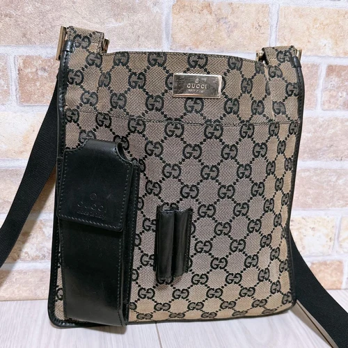 Gucci sac bandoulière GG suprême toile cuir noir argent logo plaque poche occasion