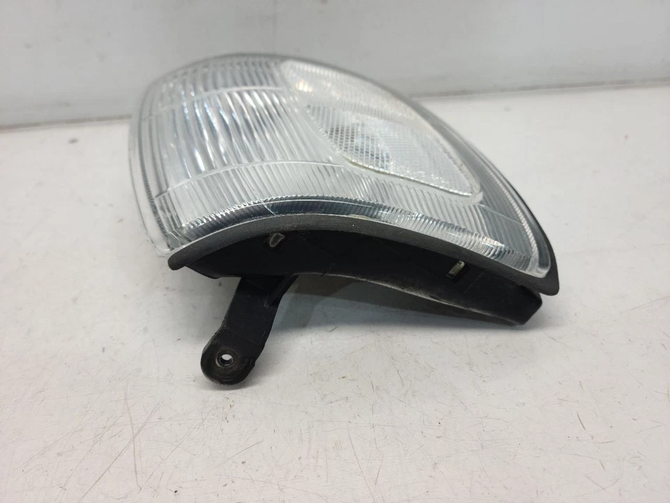 Lámpara de estacionamiento derecha Toyota 4Runner 1996-98 pasajero *usada A/M* Foto 2 de 4