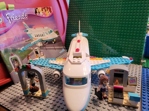 LEGO FRIENDS: Heartlake Private Jet (41100) - Picture 1 of 3