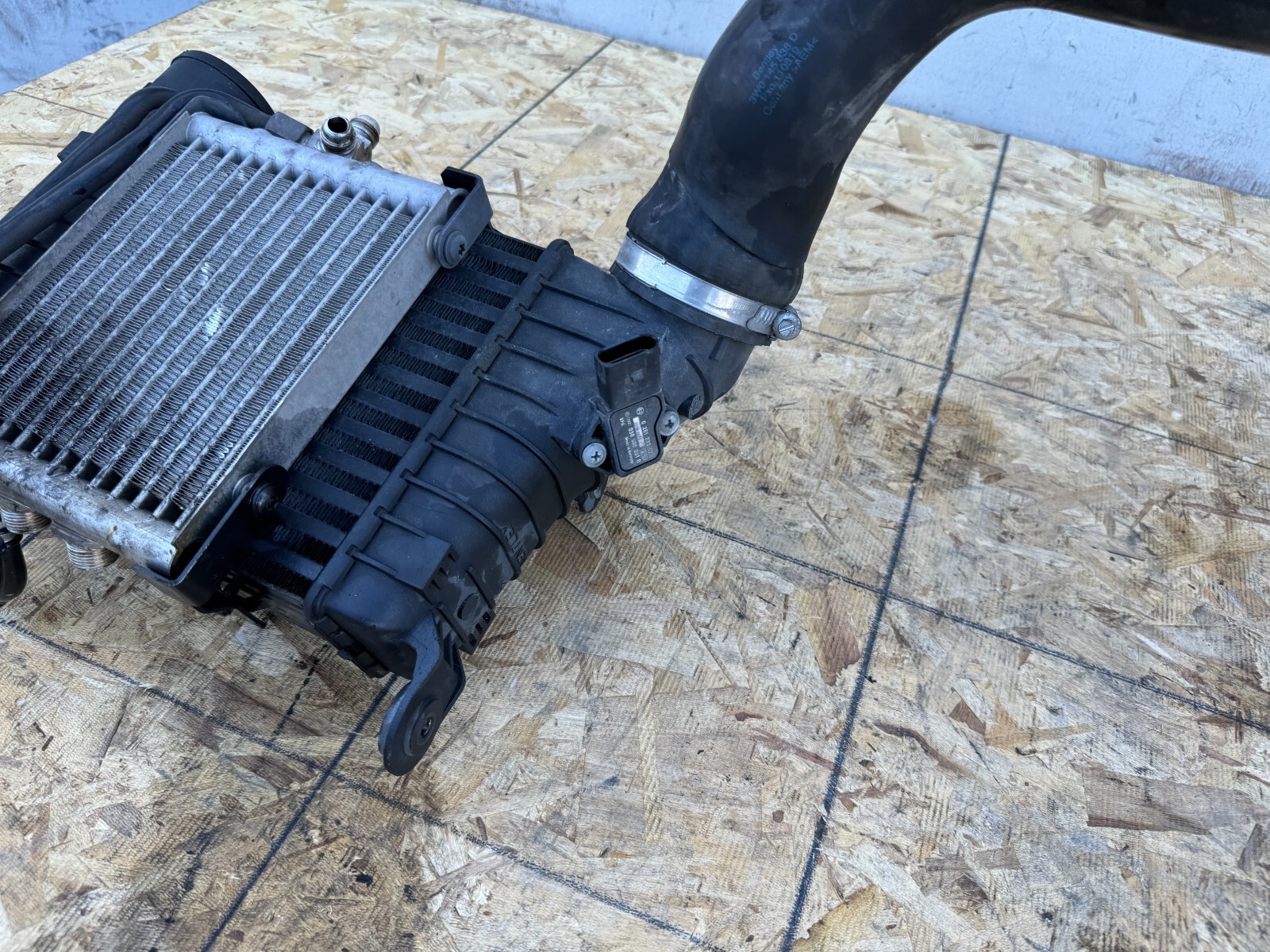 Bentley Flying Spur 2004-2012 RIGHT Oil cooler