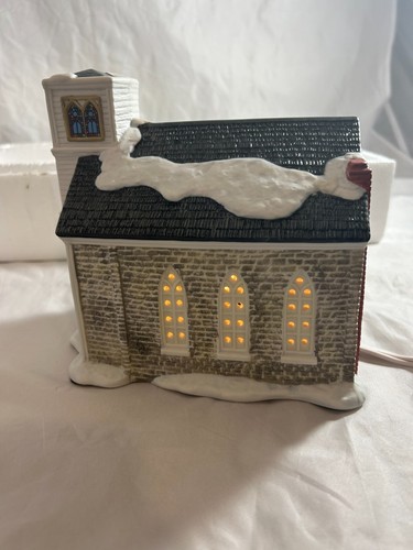 Norman Rockwell Freedom of Worship Arlington Church Christmas Village - Picture 4 of 10
