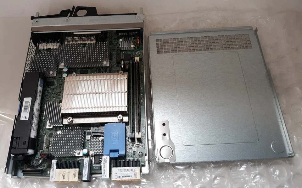 Módulo de almacenamiento controlador FAS F1 NetApp 111-01324+F1 Foto 2 de 4