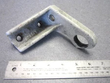 909942 OMC Chevy V8 Stringer Actuator to Housing Bracket