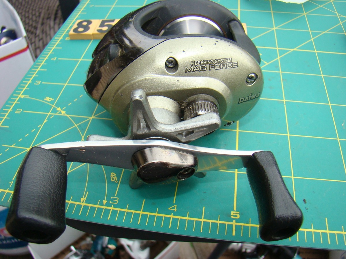 V8543 PR DAIWA MAG FORCE PROCASTER TOURNAMENT 100 I L BAITCAST