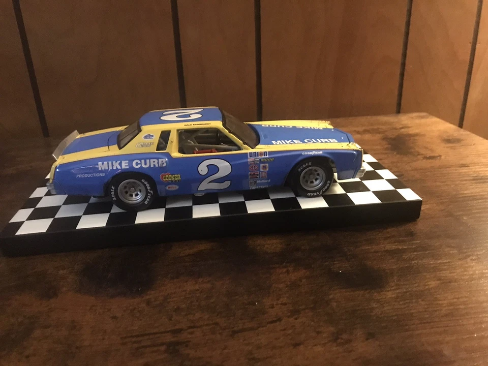 Dale Earnhardt Sr. 1980 Mike Curb Champion Monte Carlo escala 1:24 NASCAR diecast Foto 3 de 4