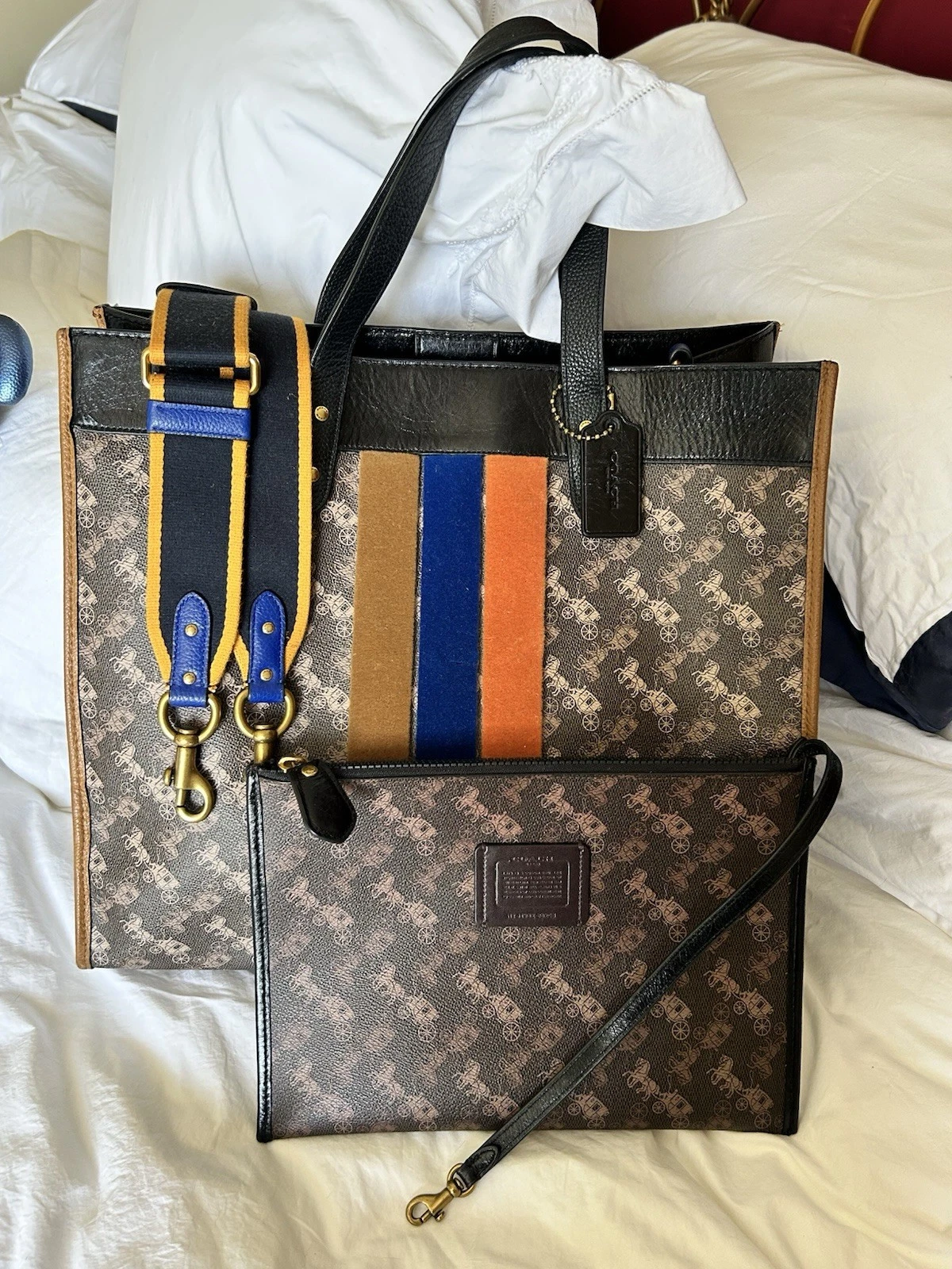 Borsa Coach Field 40 con stampa cavallo e carrozza e righe Varsity + marsupio