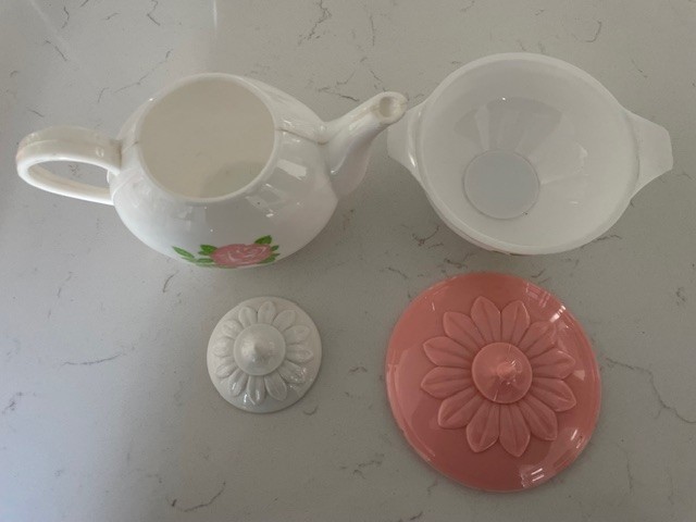 Vintage - 14-PC Children's Plastic Toy Dish Set - White with Pink Roses
