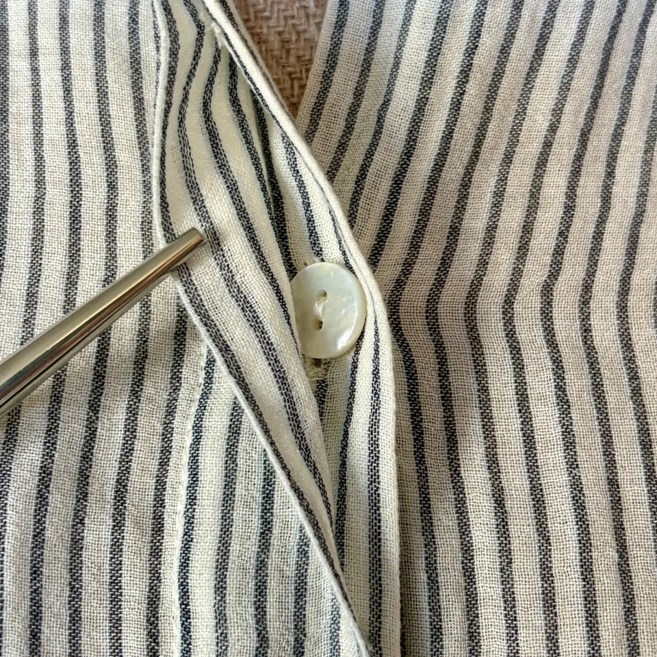 Camisa para mujer Theory con botones | Talla P | Lino blanco roto Oxford a rayas Foto 4 de 4