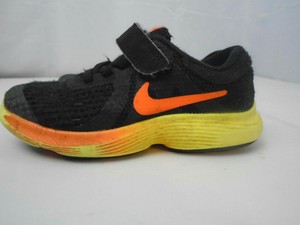 nike revolution 4 orange