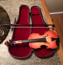 Amazing condition Miniature real wood Violin with bow and case