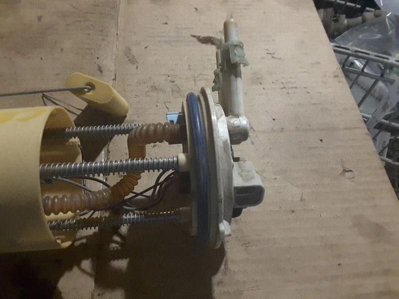 Fuel Pump Assembly 3.8L Fits 98-00 GRAND PRIX 163592 - Image 2 of 4