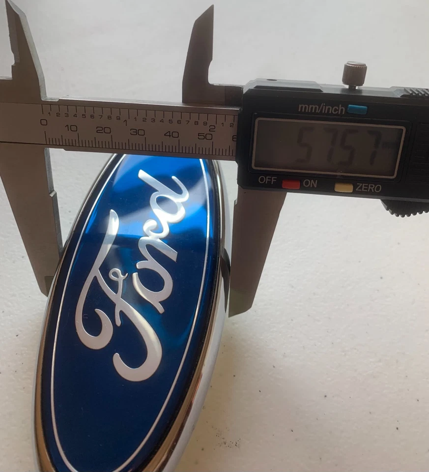 Insignia emblema parrilla Ford Taurus 2013 2014 2015 2016 2017 2018 2019 Foto 4 de 4