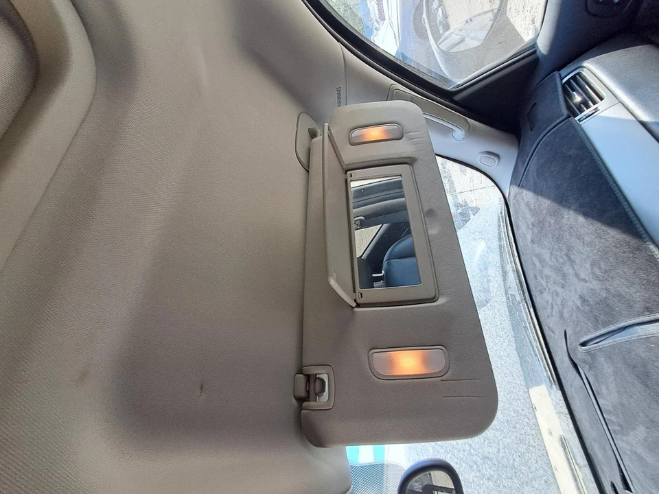 Used Right Sun Visor fits: 2009 Chevrolet Avalanche 1500 new style smooth door s - Imagem 3 de 4