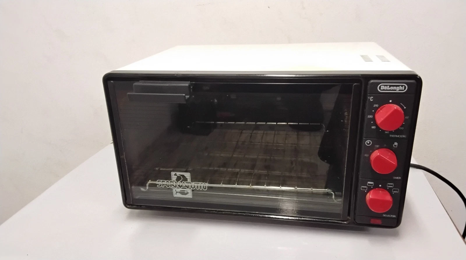 Delonghi Mini Four Vintage
Opens in a new window or tab