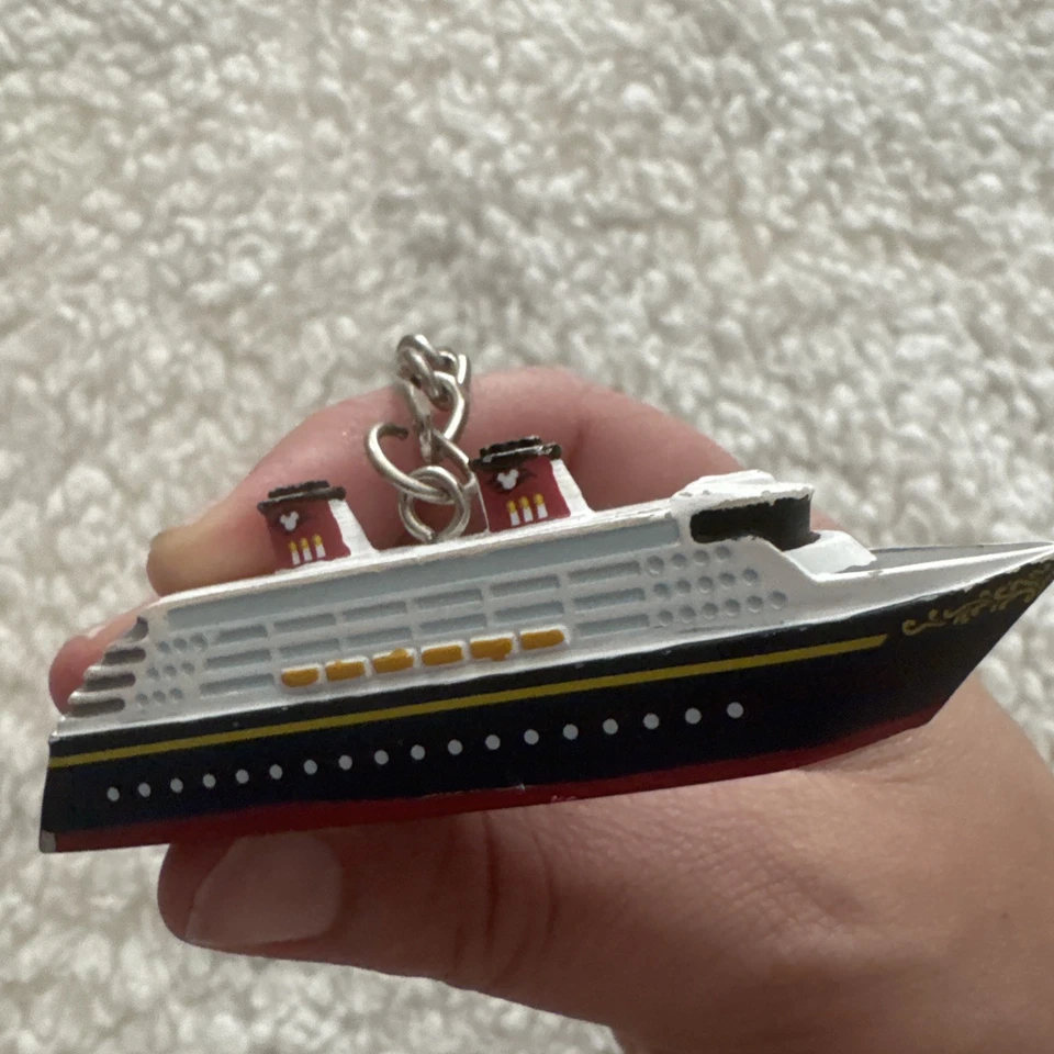 Llavero barco crucero Disney Cruise Line Disney Wish Foto 4 de 4