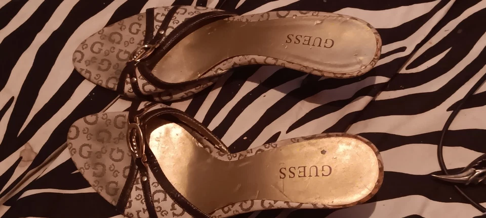 Guess Slip On Kitten Heels Tan (Used) Size 6 - Image 3 of 4