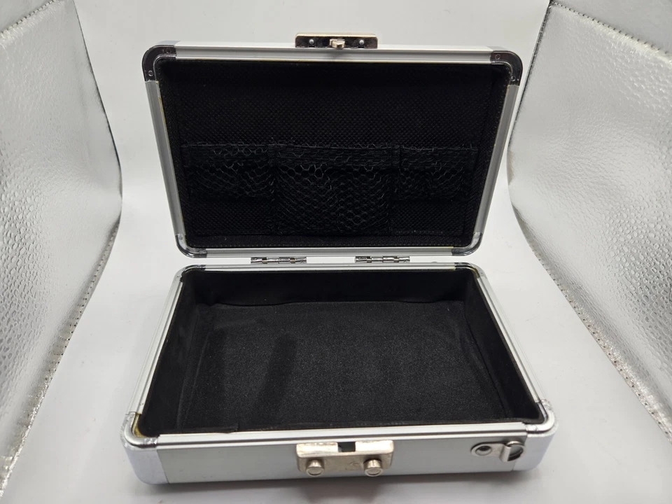 Nintendo 3DS DSi DS Lite Game Intec Hard Case Silver - Used - Image 2 of 3