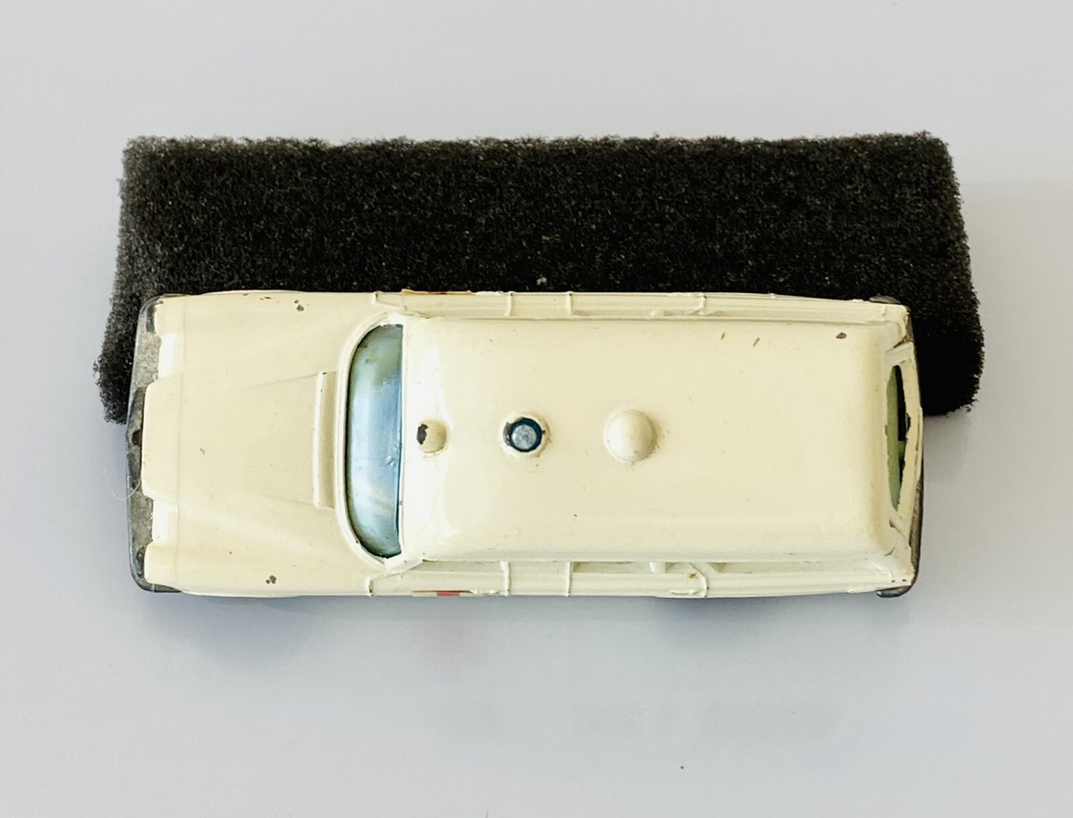 Vintage 1965 Matchbox Lesney #3 Mercedes Benz Binz Ambulance