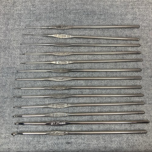 Vintage Lot of 13 Boye Metal Crochet Hooks Sizes 0 - 14 Silver De Luxe England