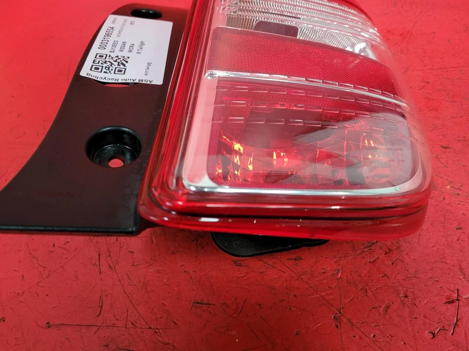 LUZ TRASERA NISSAN MICRA LADO DEL CONDUCTOR OFFSIDE DERECHA 2012 5 PUERTAS Foto 2 de 4