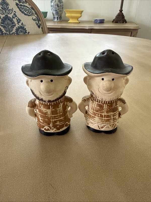 Vintage Amish Men Salt & Pepper Shakers