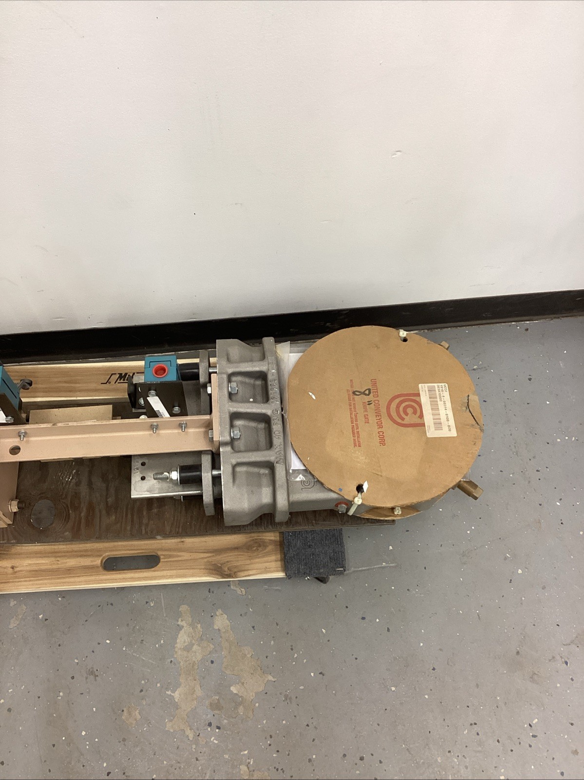 United Conveyor 1918-4-08314-0100-D20303A10000 8” AL Knife Gate Valve NEW