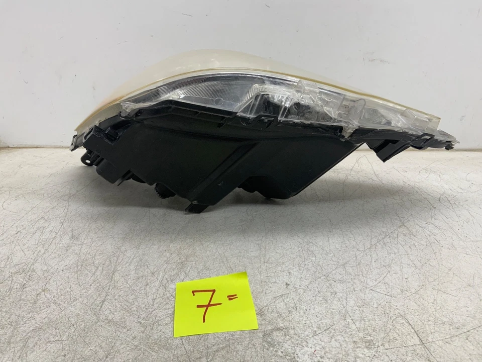 2012 2013 2014 TOYOTA PRIUS C PASSENGER SIDE HALOGEN HEADLIGHT OEM - Imagem 3 de 4