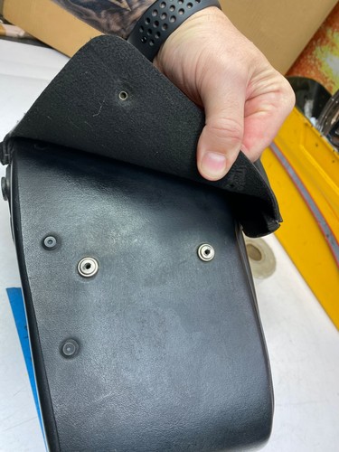 🔥Genuine Harley Dyna Distressed Black Leather Single Saddlebag OEM🔥 - Picture 9 of 14