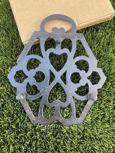 The Pampered Chef Trivet #2946 Round Up From The Heart 2011 Cast Iron Copper NIB - Picture 4 of 4